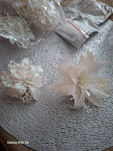 Umelé kvety, ozdoby, 