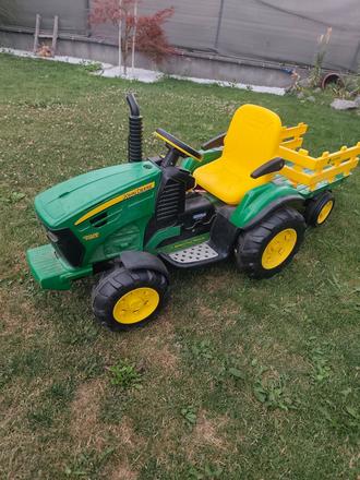 Elektricky traktor,