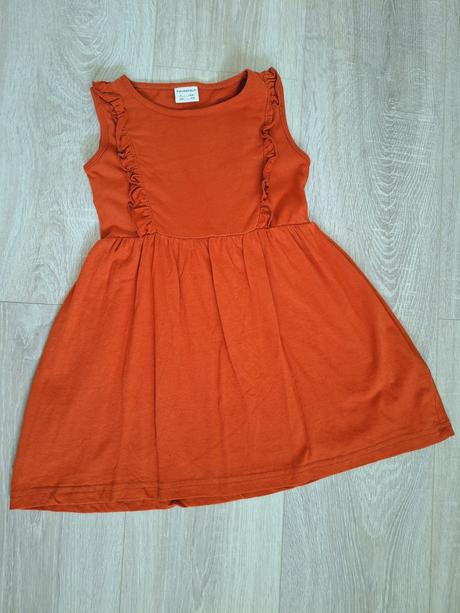 Terakotové šaty, gate,110