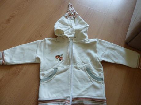 Mikinka s lienkami, 86