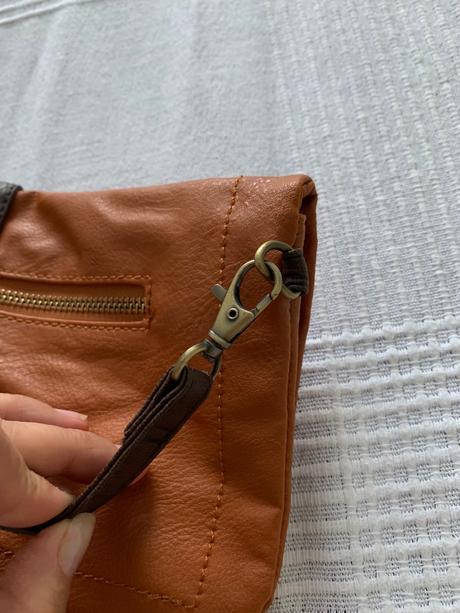 Malá hnedá house, house