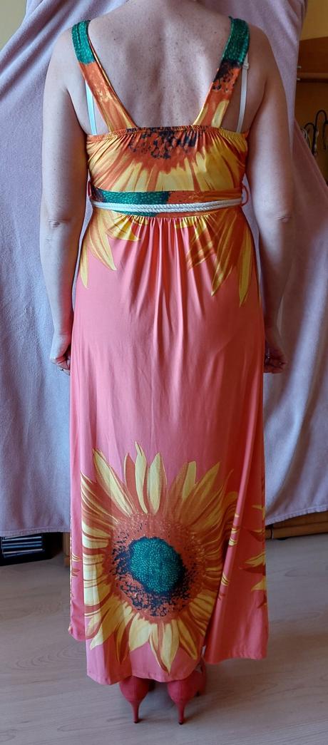 Letné šaty so slnečnicami, 38