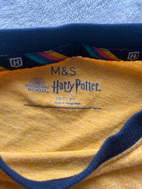 Hufflepuff tričko, marks & spencer,146
