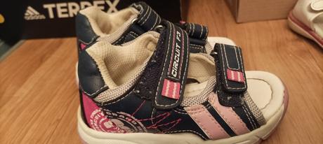 Sandálky, lasocki,22