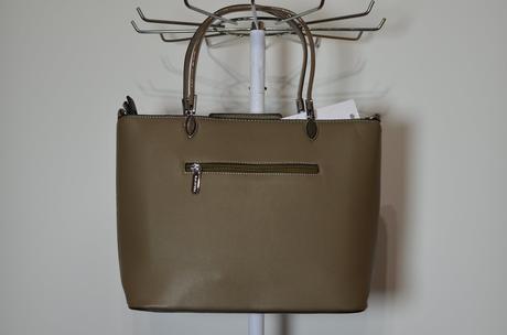 Bledohnedá kabelka,