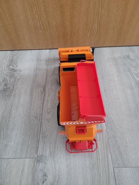 Bruder posypove auto,