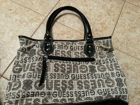 Dve kabelky guess, guess