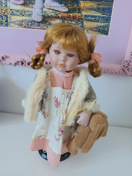 Luxusná porcelánová bábika shishi, 