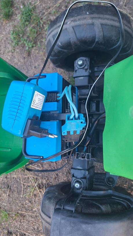 Traktor peg-perego na baterku,