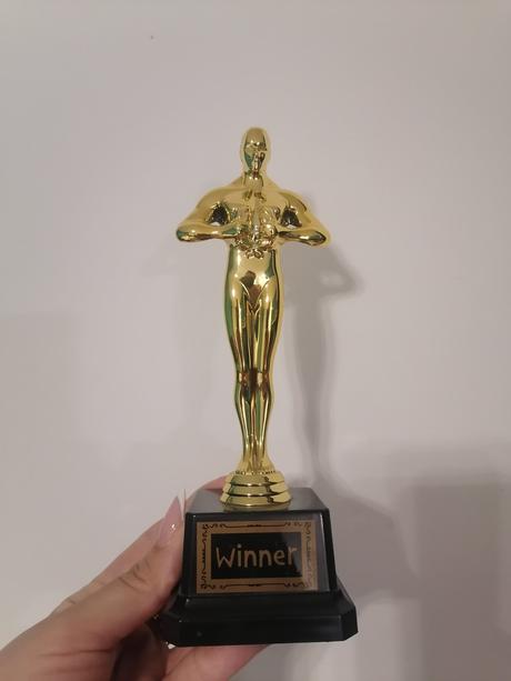 Soška a lá oskar - trofej,