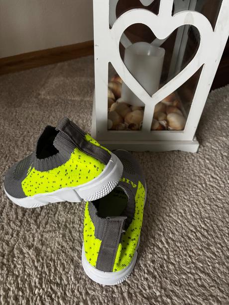 Ponožkove tenisky, 32