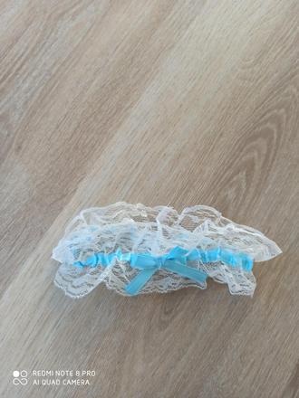 Náhrdelník + rukavicky a podvazok,