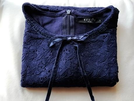 Tmavomodra bluzka s cipkou, mohito,s