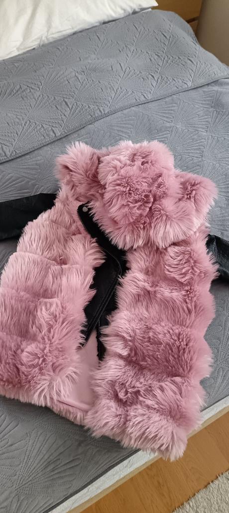 Luxusná ružová vesta, 152