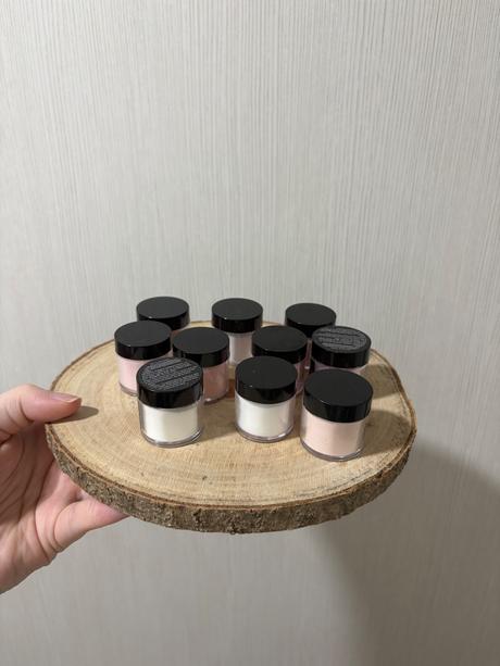 Akrylove prášky na nechty,