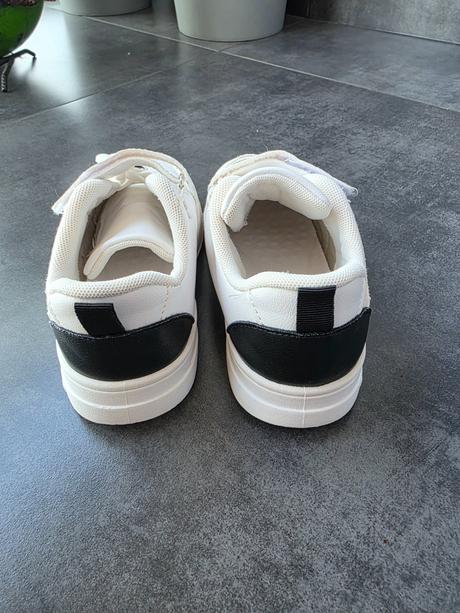 Tenisky s medvedíkom, 31