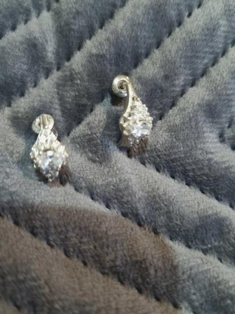 Strieborné náušnice so zirkónmi dĺžka 13 mm, 
