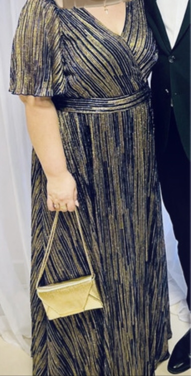 Tmavomodré šaty so zlatými detailami, 48