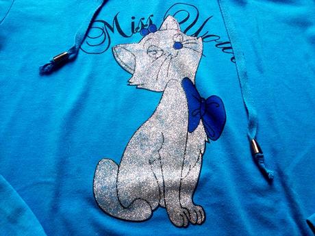 Mikina s kapucou a striebornou aplikaciou veľ. m, l