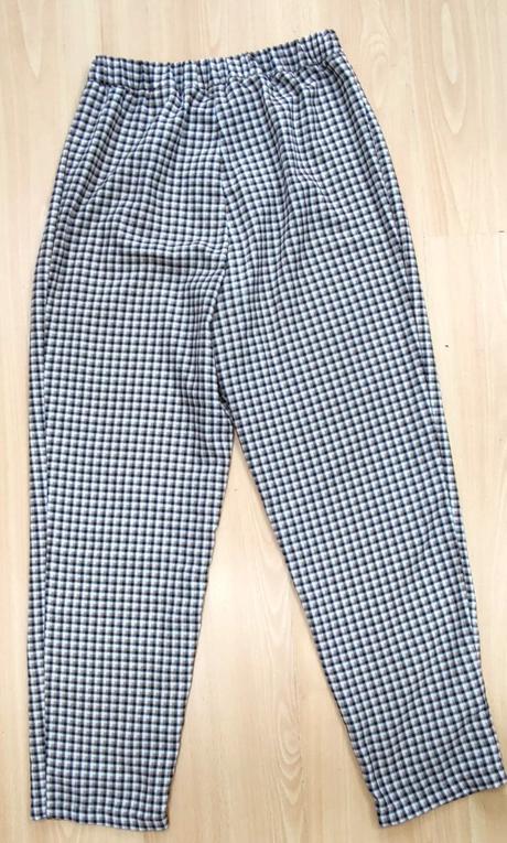 Karovane trendy nohavice zn. divided, 34