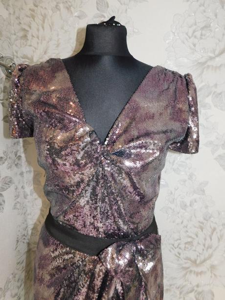 Pekne flitrovane šaty, 38