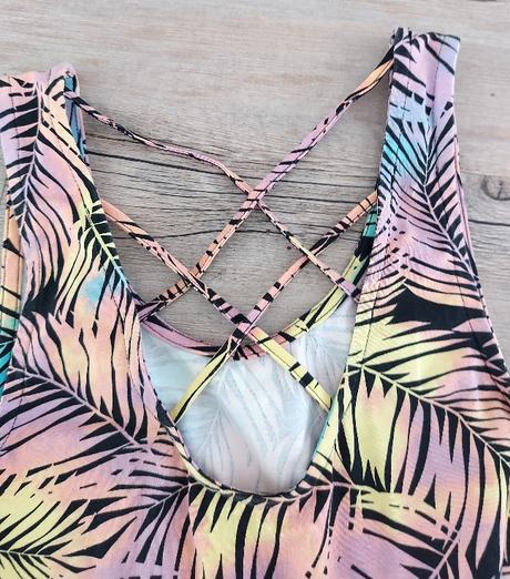 Šaty s farebnými pierkami, c&a,s