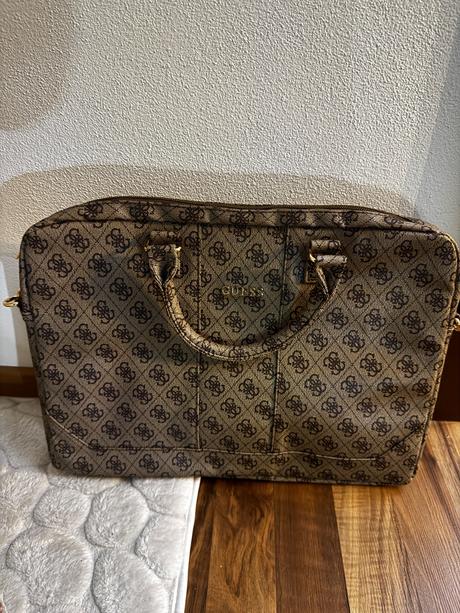 Guess taška na notebook,