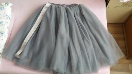 Tylová sukňa a vyšívane body, m