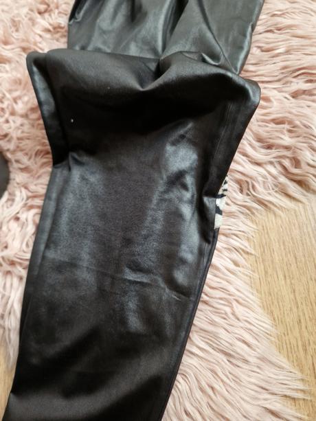 Kožené leginy, 152