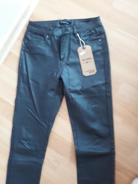 Nove kozene nohavice, s