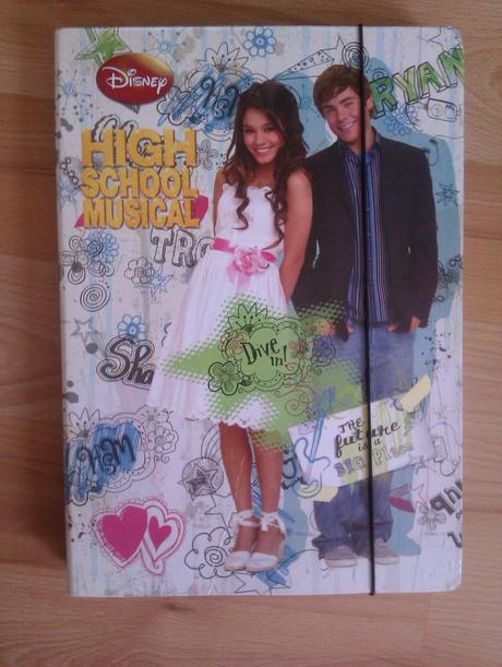 Tvrdý obal na velké zošity,