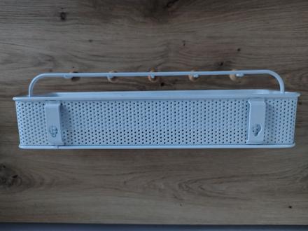 Nastenny drziak s polickou, 