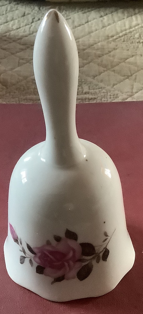 Porcelánový zvonček,