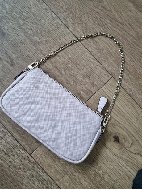 Bledoružová kabelka do ruky guess, guess