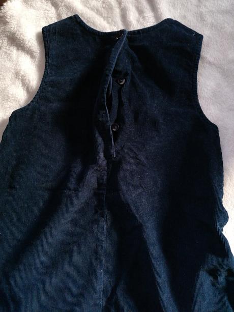 Menčestrové šaty, 122