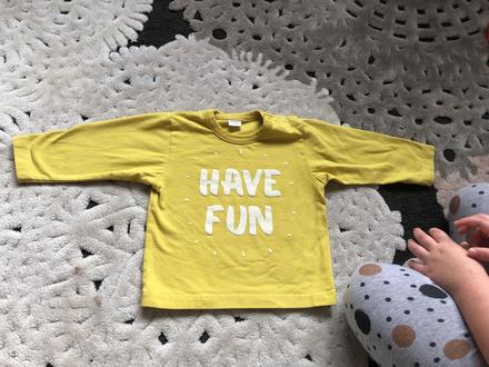 Žlté tričko s napisom, 74
