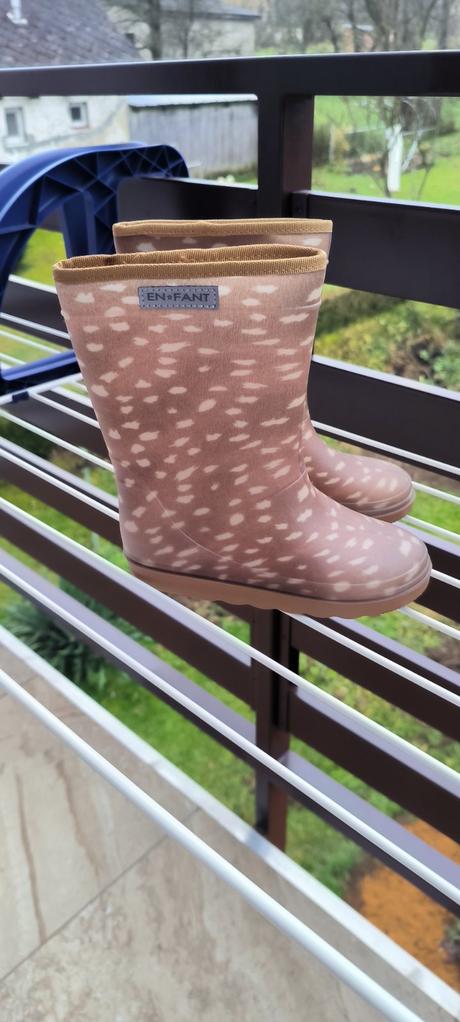 En fant nezateplene gumaky, en fant,29