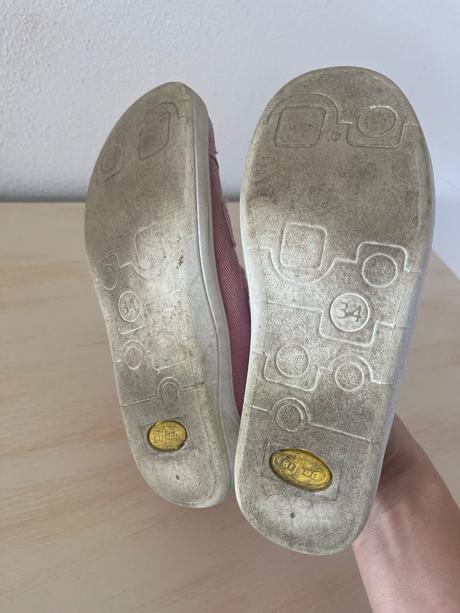 Platené tenisky, 34