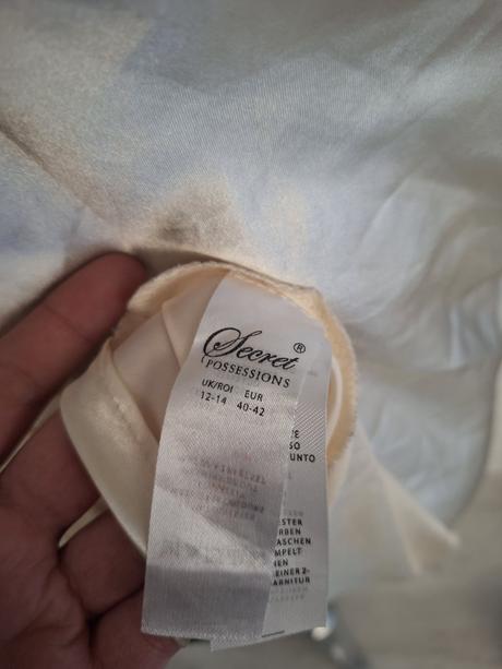 Nočná košeľa, secret possessions,40