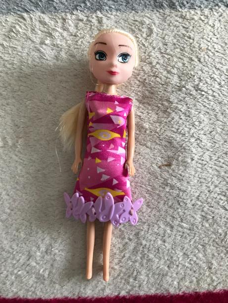 Babika elza + 1 ks šaty - výška cca 15 cm,