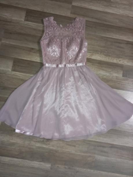 Šaty s visačkou, xs