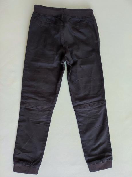 Nohavice s patentom, 134