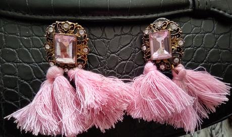 Ružové náušnice s kameňom a strapcami, 