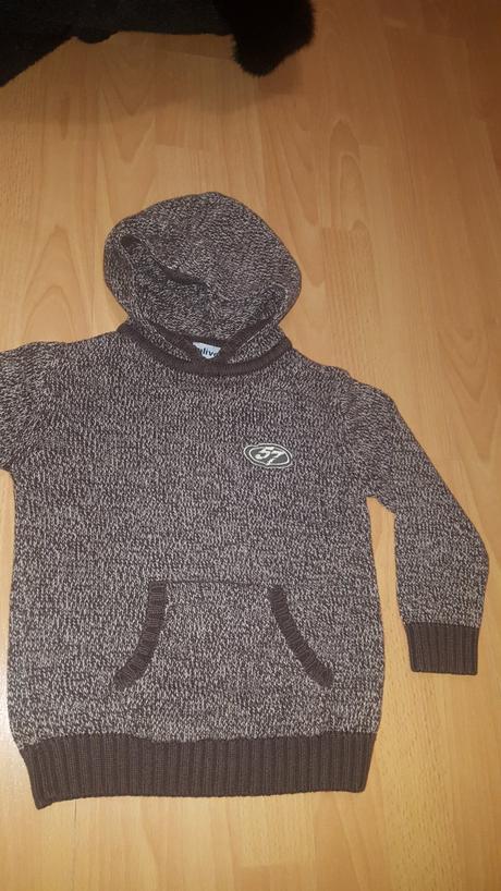 Hnedý svetrík, alive,116