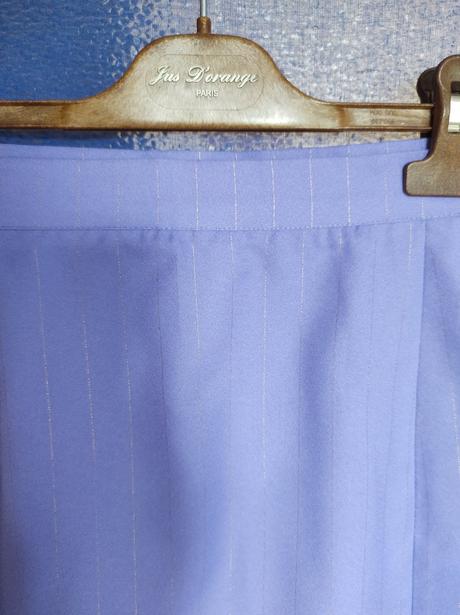 Sukňa so zlatými pásikmi, m