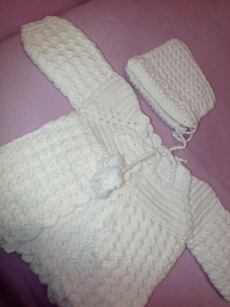 Pletený komplet čiapka a svetrik nove, 56