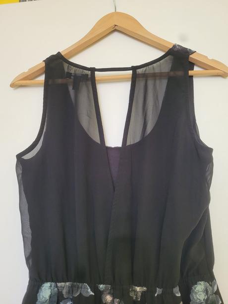 Saty s odhalenym chrbatom, m