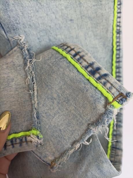 Rifle s krikľavo zeleným pásikom, pepco,164