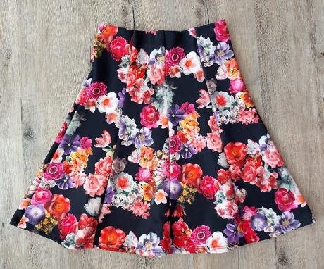 Kvetinová sukňa, atmosphere,36
