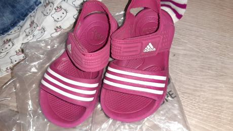 Taška plná vecí armani, gucci, pompdelux, benetton, 104–116